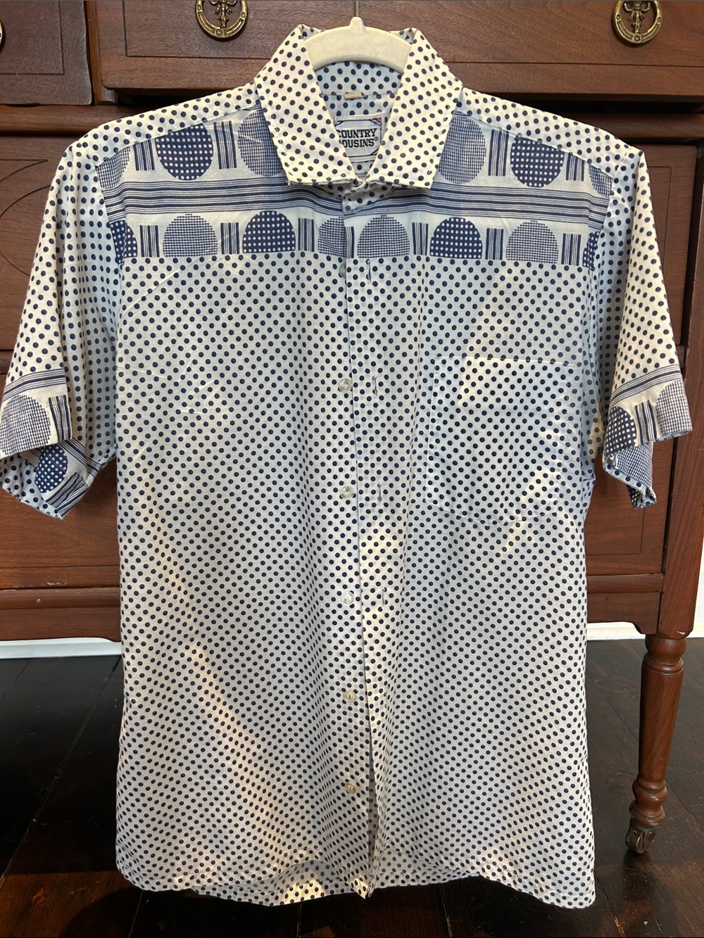 Vintage Men’s White & Navy Patterned Short-Sleeve Shirt